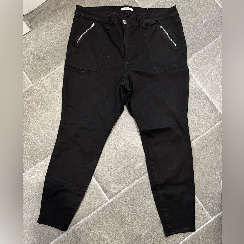 STS Blue Ellie High Rise Ankle Skinny Pants Black with Zipper Pocket (Size 18)